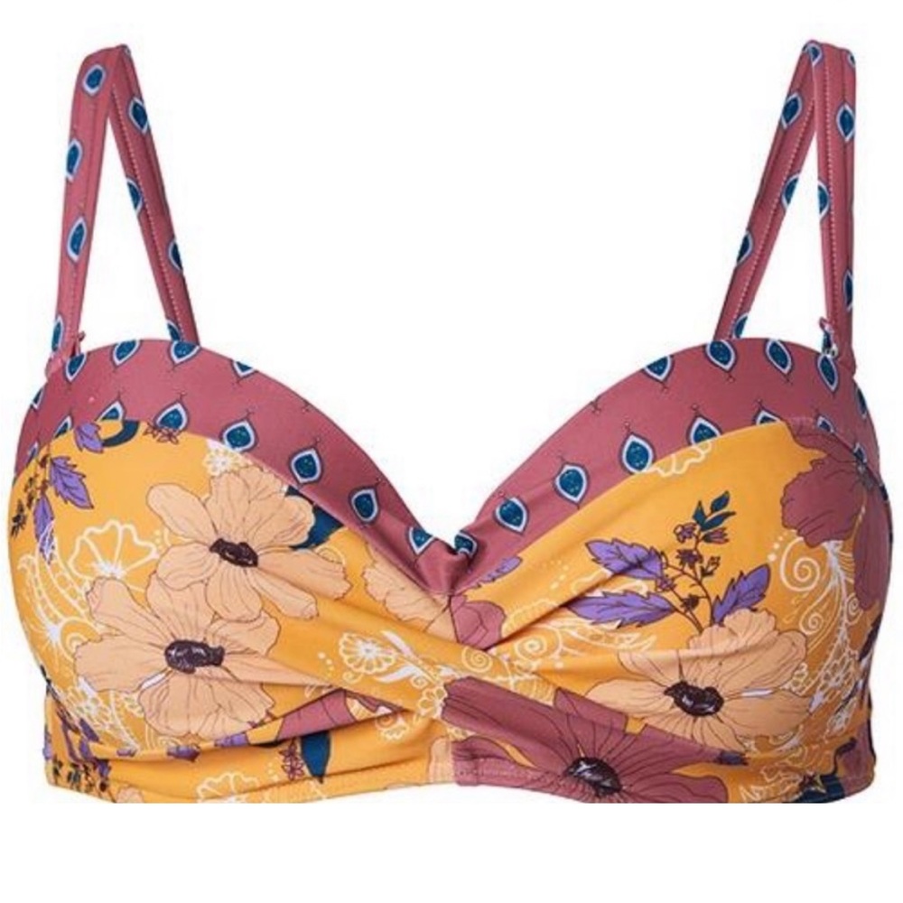 Venus Swim Top Vintage Style. 34D